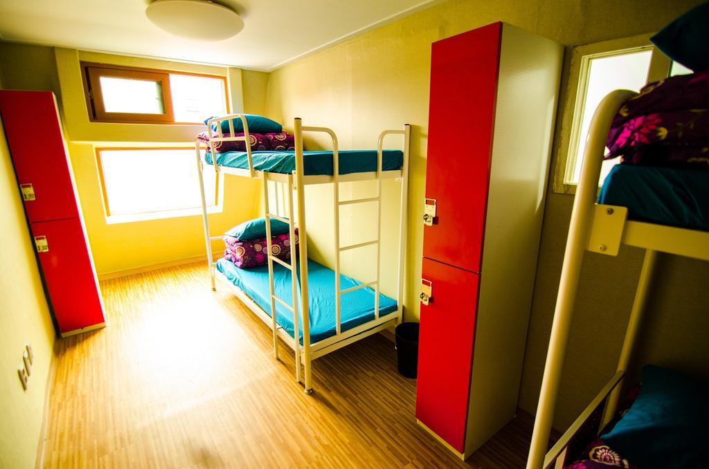 Kimchee Sinchon Guesthouse Séoul Chambre photo