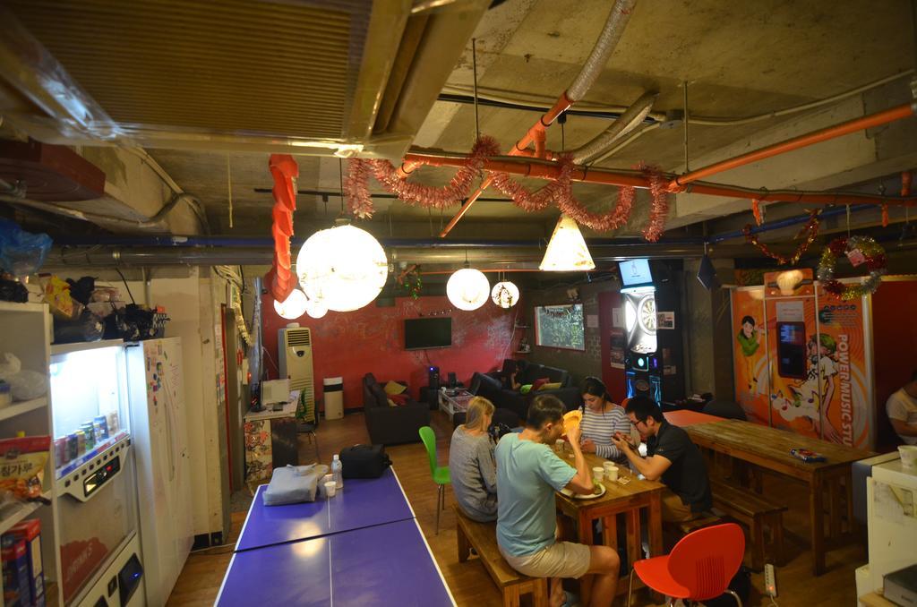 Kimchee Sinchon Guesthouse Séoul Extérieur photo
