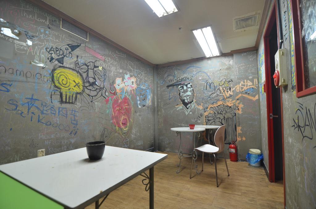 Kimchee Sinchon Guesthouse Séoul Extérieur photo