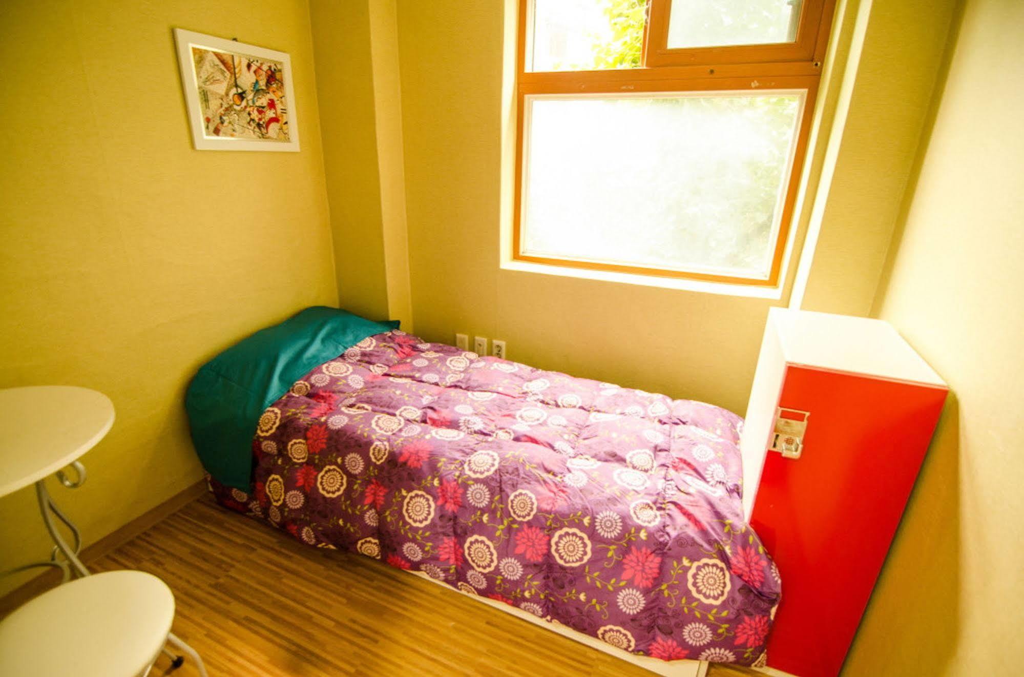 Kimchee Sinchon Guesthouse Séoul Extérieur photo